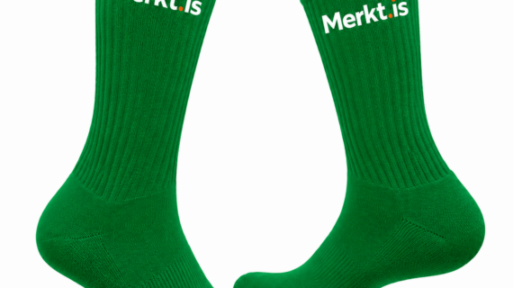 merkt-is-graenir-sokkar-med-logo